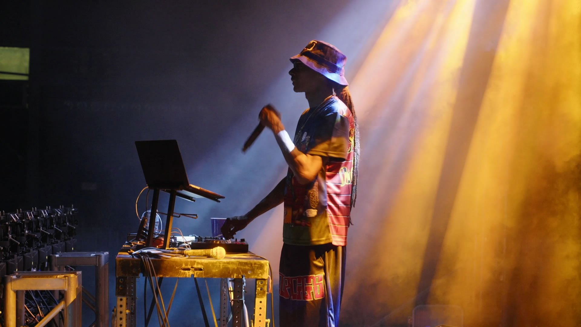 Snoop Dogg performing at Sunken Garden Theater, broadcast live on Artrela